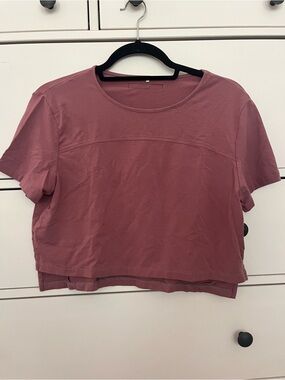Women's alphalete Mauve Short-Sleeve Crop Top - Classic Crew Neck